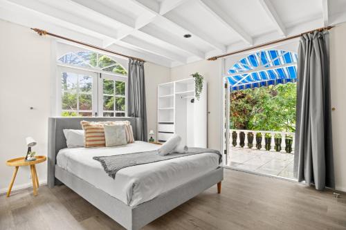 Lindfield Casa | Quaint Queen Room - Convenient Location in Lindfield - Shared Bathroom