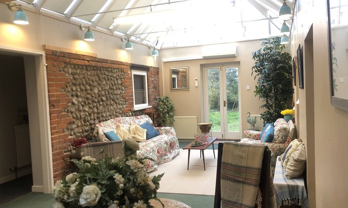 West Runton Apartamento | Quaint & Quirky 2 Bedroom Garden Annex, 10 minute walk to beach and Sheringham.