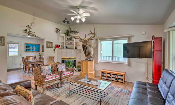 Russian Jack Park Casa | ¡NUEVO! Quaint Ranch Home w / Yard en Midtown Anchorage