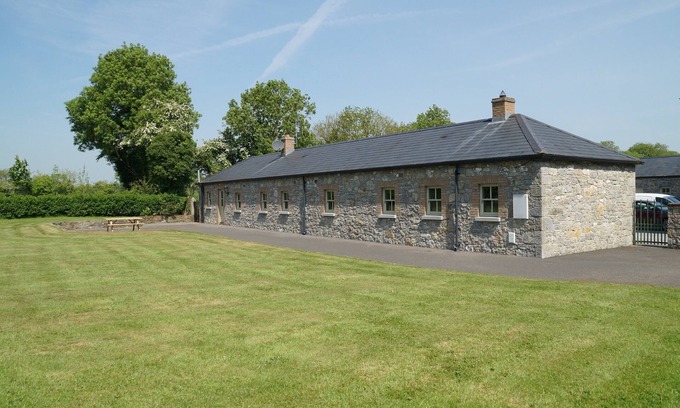 Straffan Casa | Pintoresca dependencia de piedra victoriana restaurada en Straffan Kildare