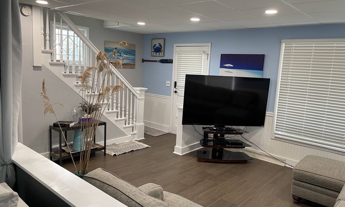 Williams Bay Casa | Quaint Sleep 8 In Downtown Walk to Lake Pets OK