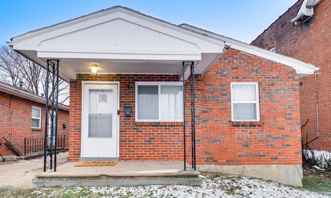 St. Louis Casa | Quaint St Louis Home ~ 6 Mi to Downtown!