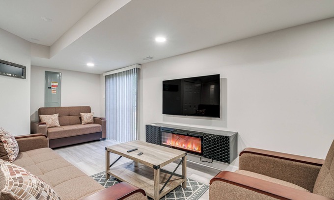 Stafford Apartamento | Quaint Stafford Apartment w/ Electric Fireplace!