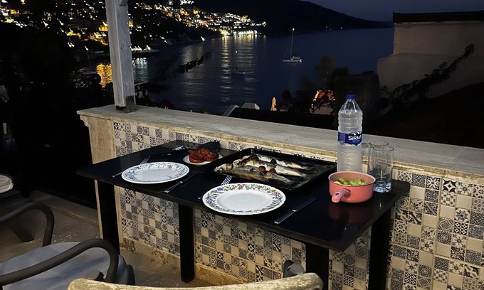 Kalkan Cabaña | Romántico, pintoresco, cabaña de piedra, persianas, vista al mar desde la terraza, céntrico pero tranquilo