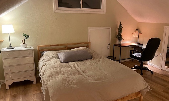 Macalester - Groveland Apartamento | Quaint Studio Space, right next to Macalester College, 5 miles uptown/downtown