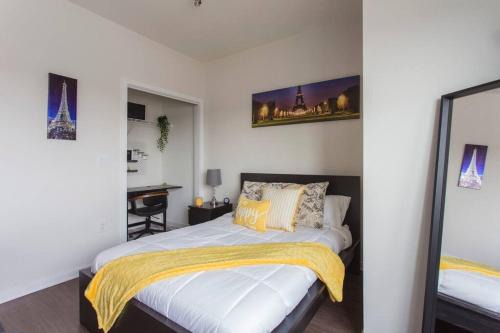 Northwest Philadelphia Apartamento | Quaint Studio w/Pool Table/Patio by Italian Market