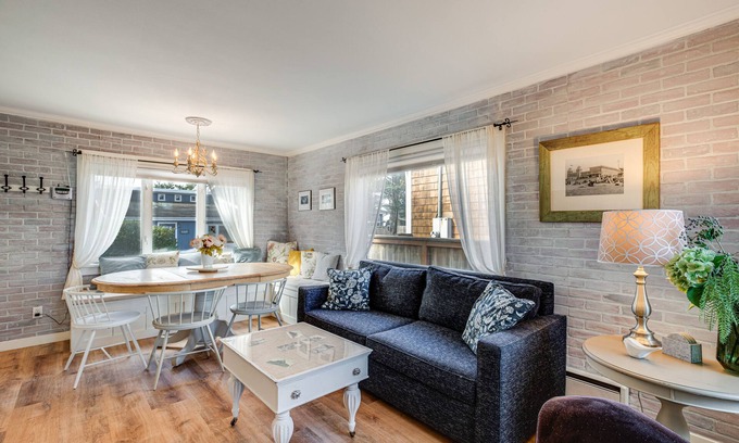 Seaside Cabaña | Quaint 'Sur La Mer' Cottage w/ Deck, Fire Pit