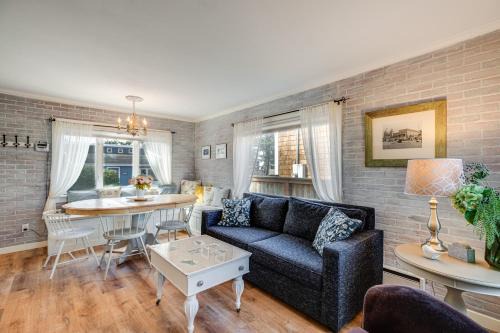 Seaside Casa | Quaint Sur La Mer Cottage with Deck, Fire Pit