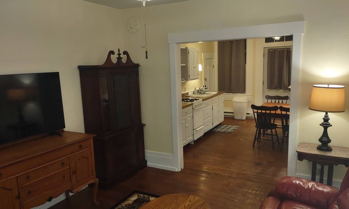 Millheim Apartamento | Quaint Two Bedroom Apartment in Historic Downtown Millheim
