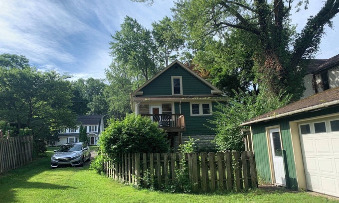 Norwalk Casa | Quaint Victorian Style Getaway in Norwalk Ohio