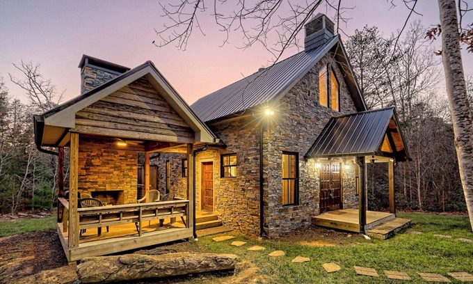 Clarkesville Cabaña | El parche de arándanos en la capilla de Panther Creek