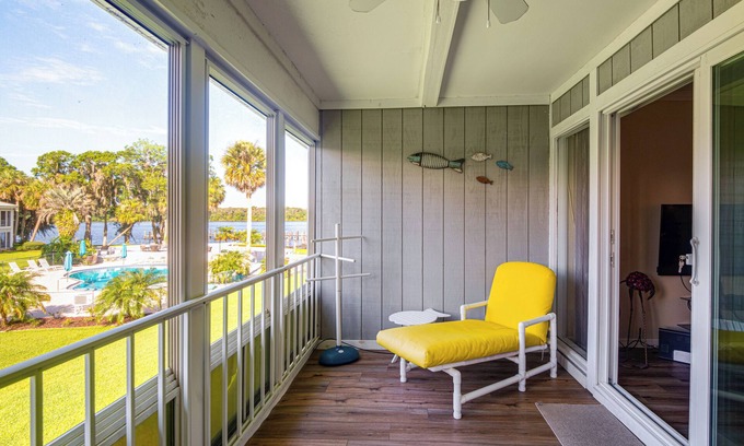 Hollister Casa | Quaint Welaka Getaway: Steps to St Johns River!