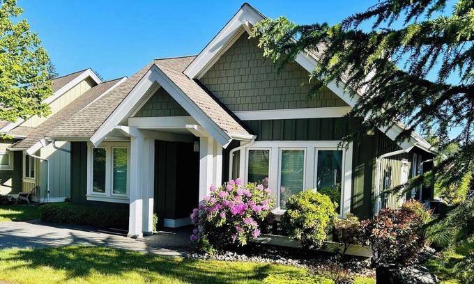 Regional District of Nanaimo Casa | Qualicum Landing Tranquility- -3bdrm/4 bd/sofa bed