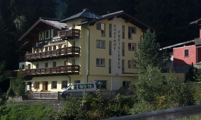 Sankt Anton am Arlberg Hotel | "Quality Hosts Arlberg" Hotel-Gasthof Freisleben