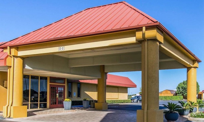 Ada Hotel | Quality Inn Ada near University