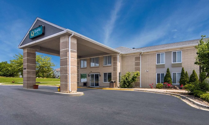 Fox Valley Hotel | Quality Inn Aurora - Naperville Area
