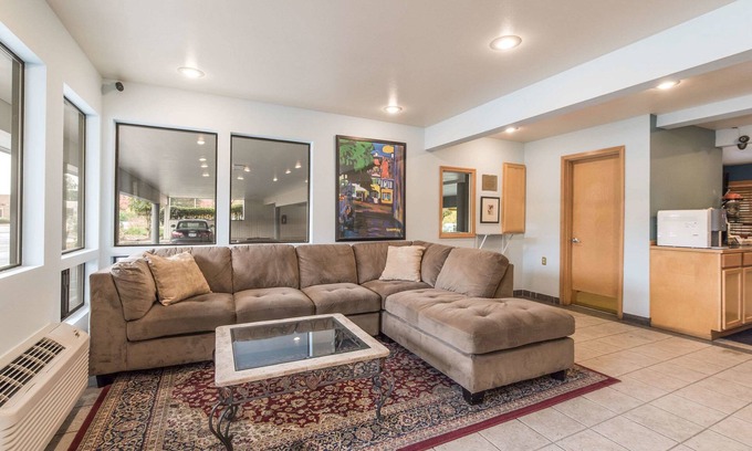 East Lake Hills Hotel | Quality Inn Bellevue