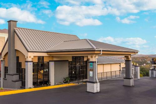 Branson Theater District Hotel | Quality Inn Branson On the Strip