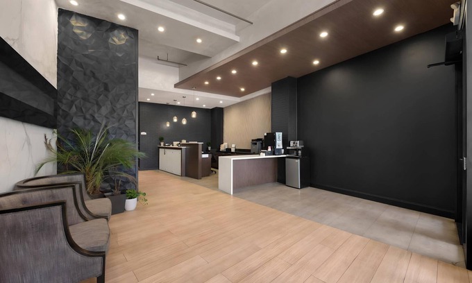 Midtown Village Hotel | Quality Inn Center City