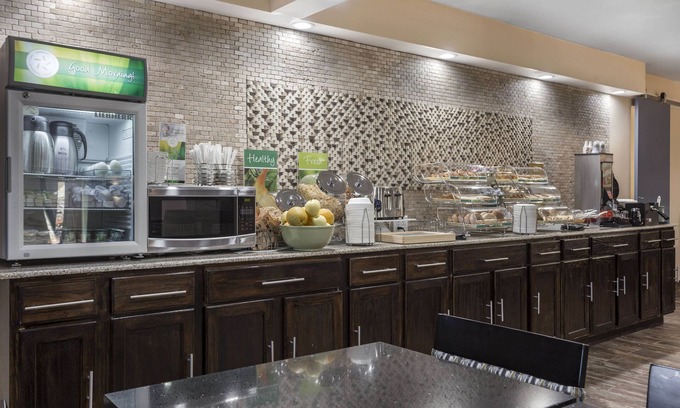 Toddville Road Hotel | Quality Inn & Suites Airport