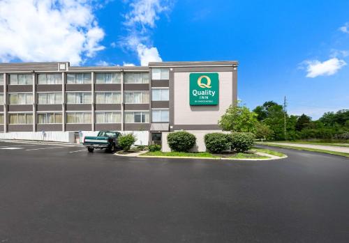 Englewood Hotel | Quality Inn Dayton Airport