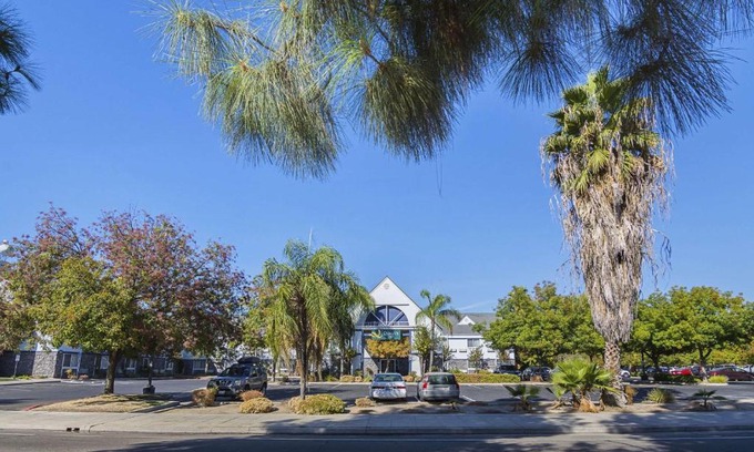 Raisin Hotel | Quality Inn Fresno Yosemite Airport