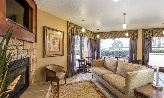Knoxville Hotel | Quality Inn Merchants Drive