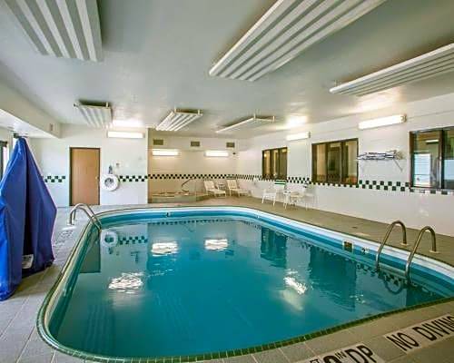 Forsyth Hotel | Quality Inn near I-72 and Hwy 51