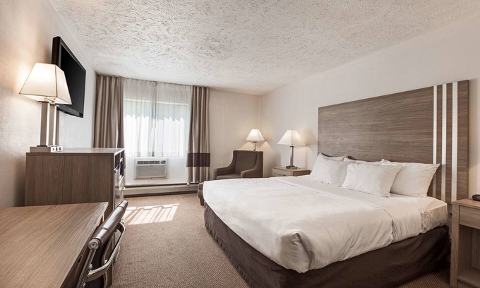 Petoskey Hotel | Quality Inn Petoskey-Harbor Springs