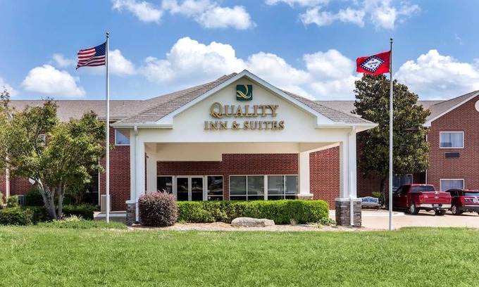 Mountain Home Hotel | Quality Inn & Suites Mountain Home North