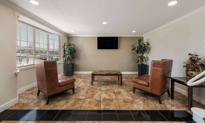 Airport Township Hotel | Quality Inn St. Louis Airport Hotel