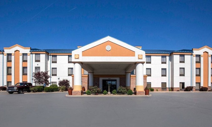 Arnold Hotel | Quality Inn & Suites Arnold