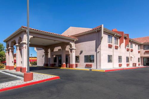 Albuquerque Hotel | Quality Inn & Suites Albuquerque North near Balloon Fiesta Park