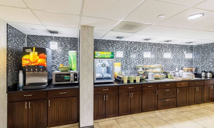 Arden Hills Hotel | Quality Inn & Suites Arden Hills - Saint Paul North