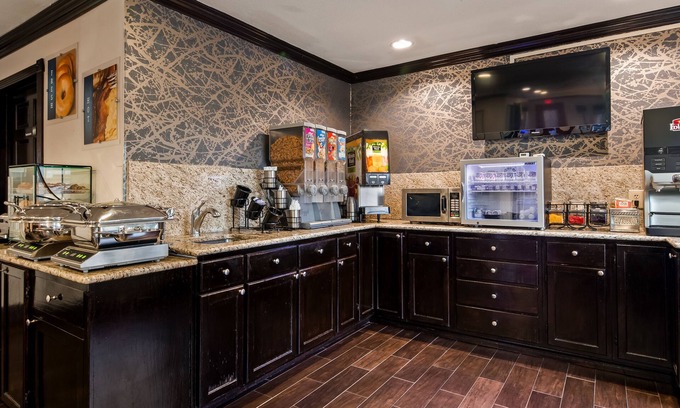 Old East Dallas Hotel | Quality Inn & Suites Dallas - Cityplace