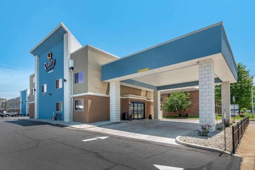Evansville Hotel | Quality Inn & Suites Evansville Downtown