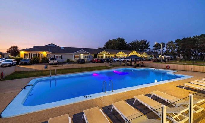 Summerside Hotel | Quality Inn & Suites Garden of the Gulf