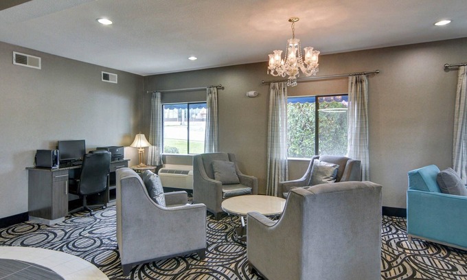 South Arlington Hotel | Quality Inn & Suites Grand Prairie South
