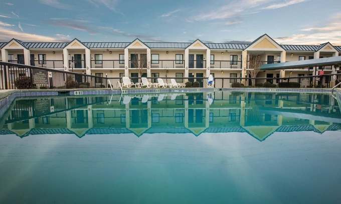 Winston - Salem Hotel | Quality Inn & Suites Hanes Mall