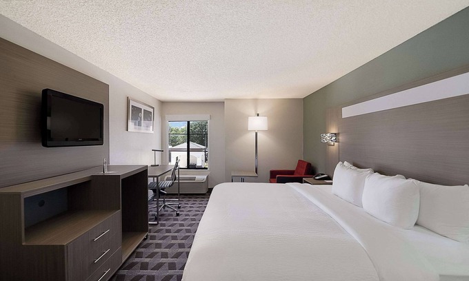 Irving Hotel | Quality Inn & Suites Irving DFW Airport South