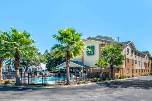 Leesburg Hotel | Quality Inn & Suites Leesburg Chain of Lakes