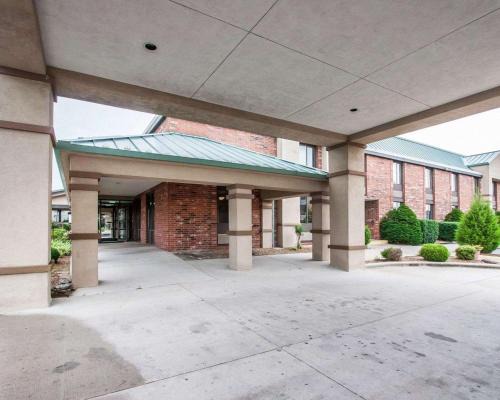 Springfield Hotel | Quality Inn & Suites North