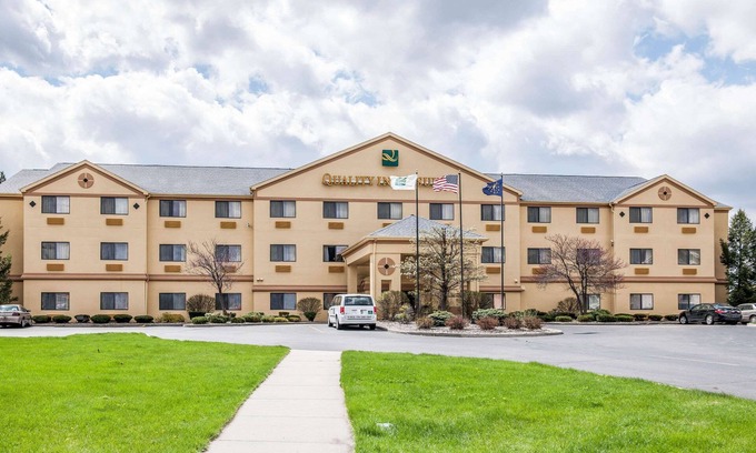 South Bend Hotel | Quality Inn & Suites South Bend Airport