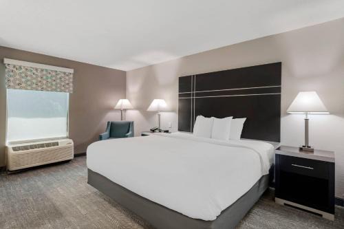 Union City Hotel | Quality Inn & Suites Union City - Atlanta South