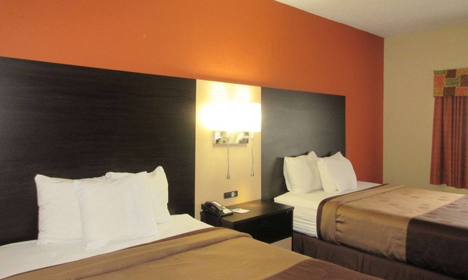 Benton Harbor Hotel | Quality Inn & Suites