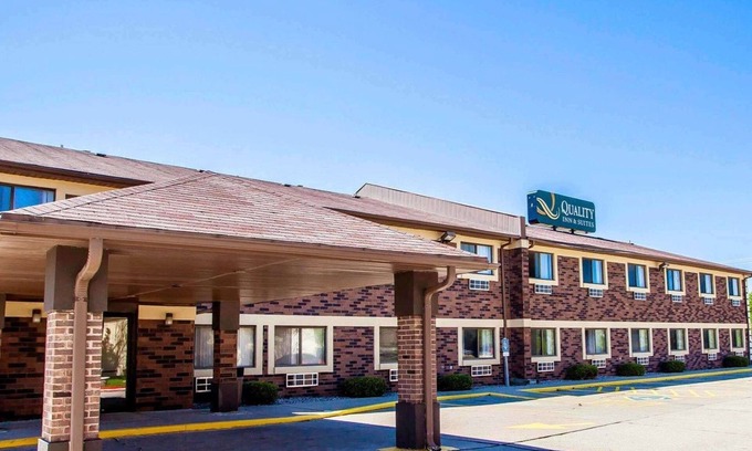 Champaign Hotel | Quality Inn & Suites