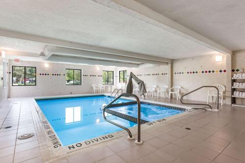 Traverse City Hotel | Quality Inn Traverse City