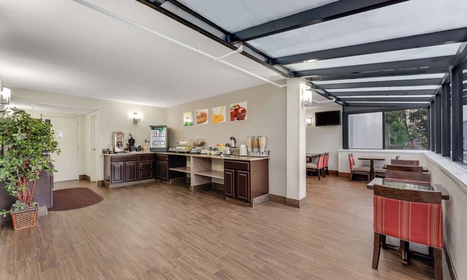 Palmer Hotel | Quality Inn
