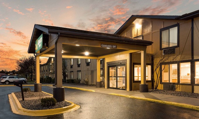 Marquette Hotel | Quality Inn
