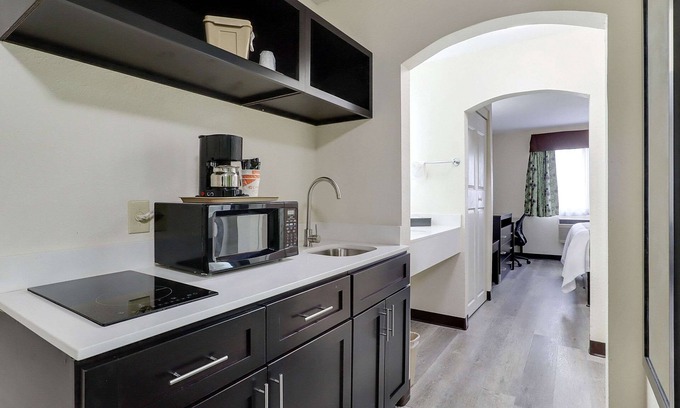 Albuquerque Hotel | Quality Suites Albuquerque Airport